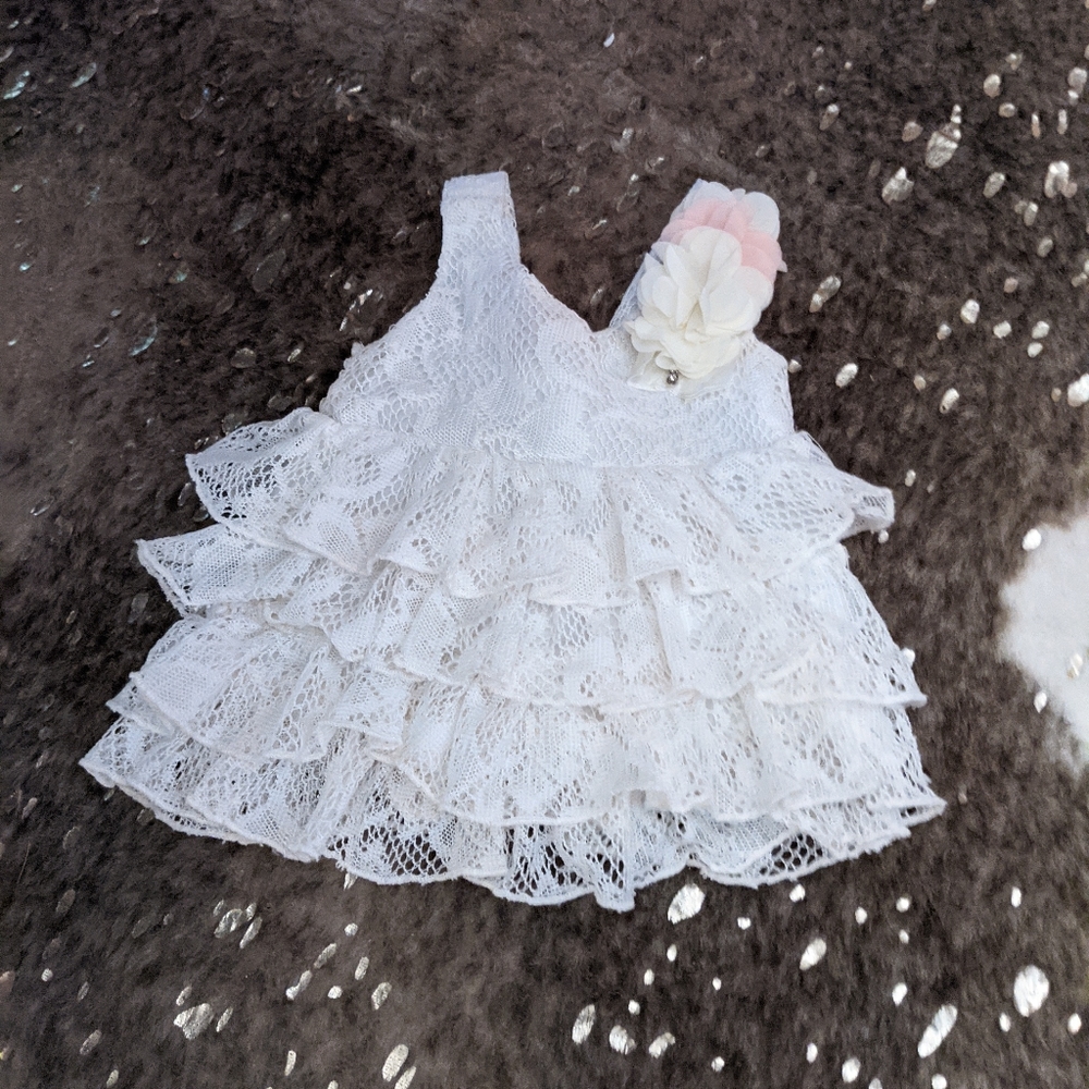 Mini Mini Lace Dress with Flower Brooch